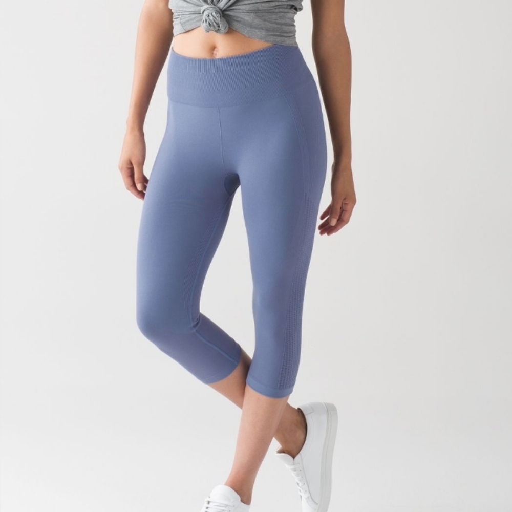 NWOT Lululemon Flow & Go Crop size 8